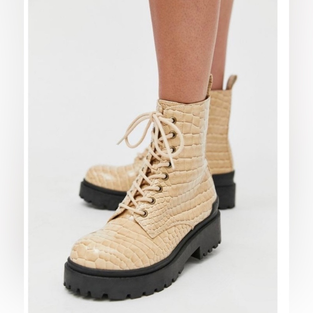 Urban Outfitters, Brody Croc Platform Lace Up Boot, Size 8